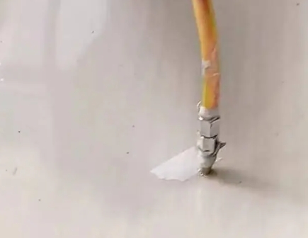 桂阳瓷砖空鼓维修公司专业解答在瓷砖铺贴过程中，如果使用的砂料过粗（如全部使用了粗砂），可能会导致以下问题